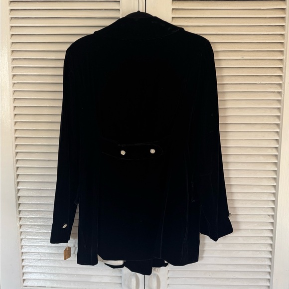 Blazer - Picture 2 of 4